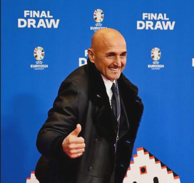 德天空：拜仁加入巴萨对德甲神锋争夺！切尔西、米兰有意铃木彩艳